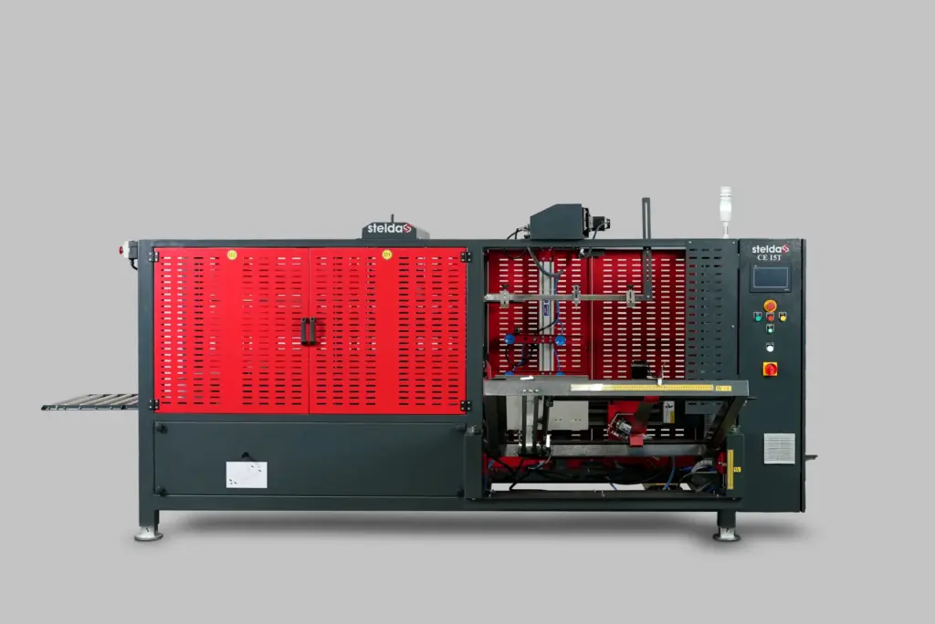STELDA CE 15 T automatic case erector machine in operation